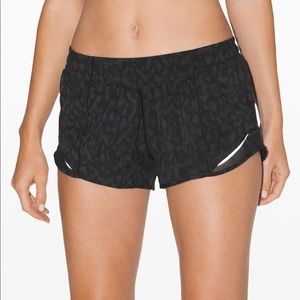 LULULEMON HOTTY HOT SHORT 2.5”